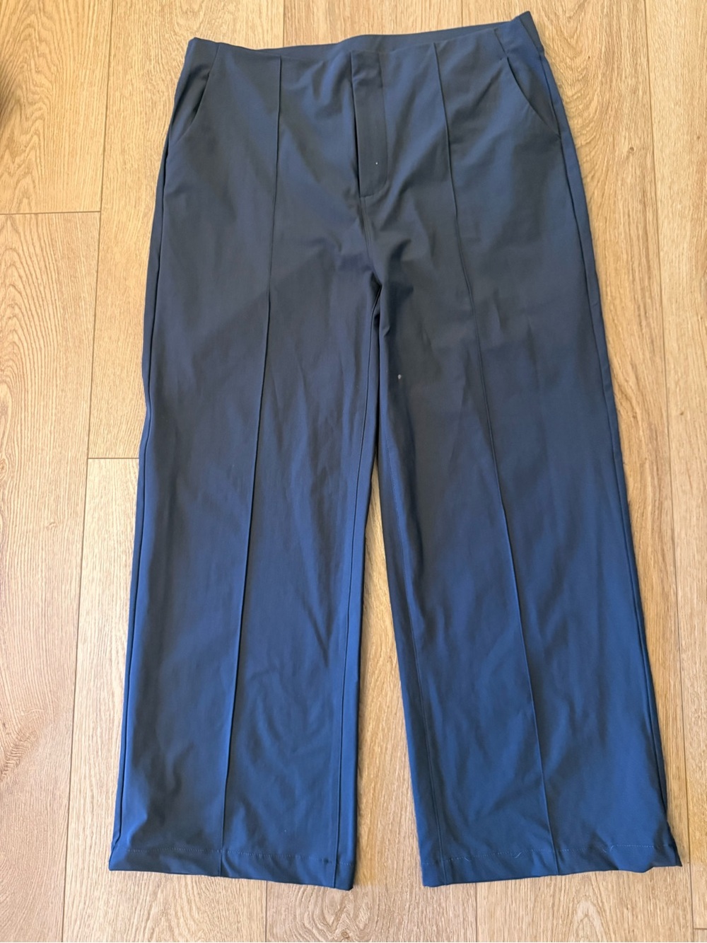 Vuori Women’s Blue Gray Wide Leg Pants XL Front Pintuck Seam NWOT